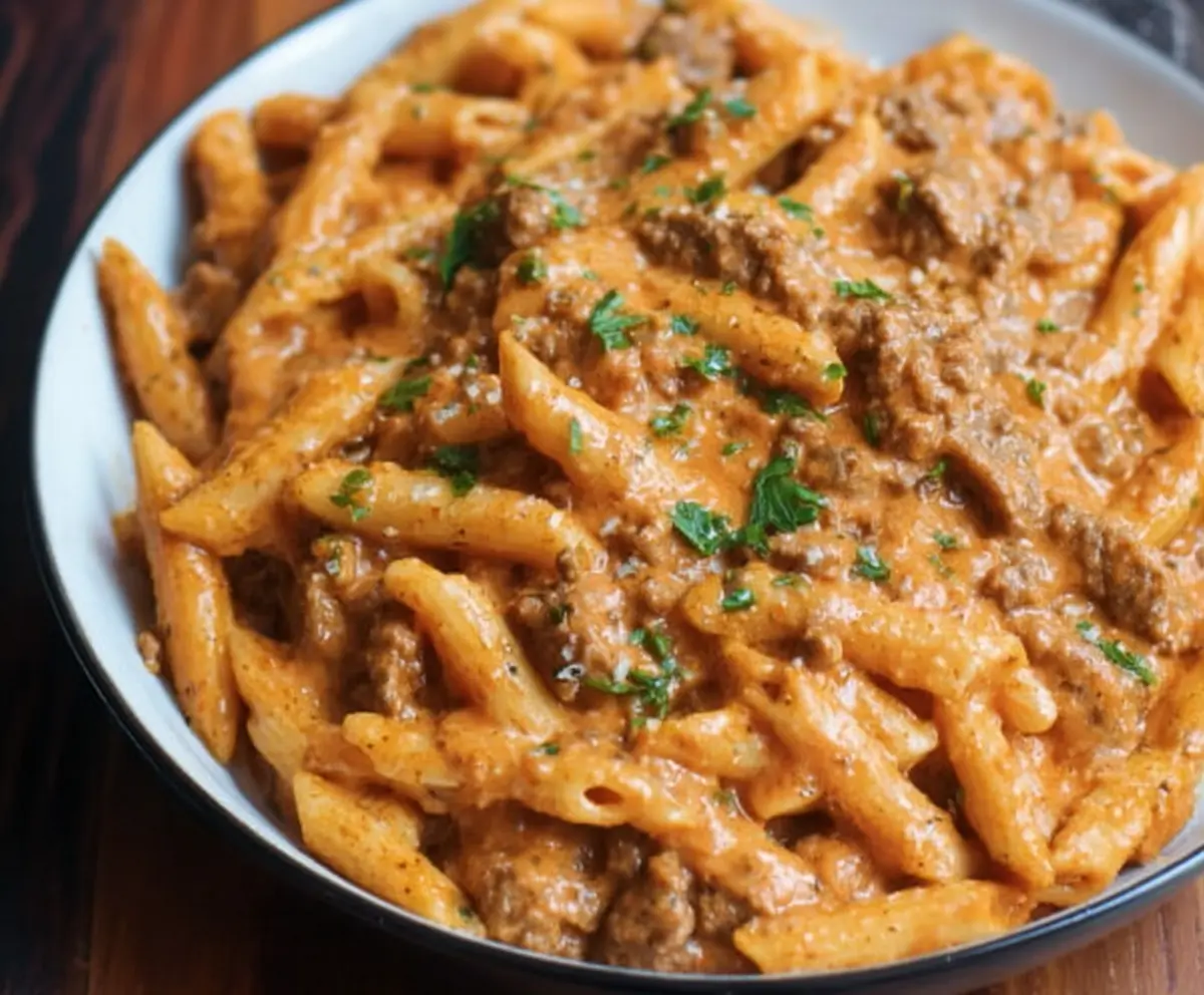 Creamy beef pasta dish featuring high-protein ingredients and a rich, flavorful sauce.
